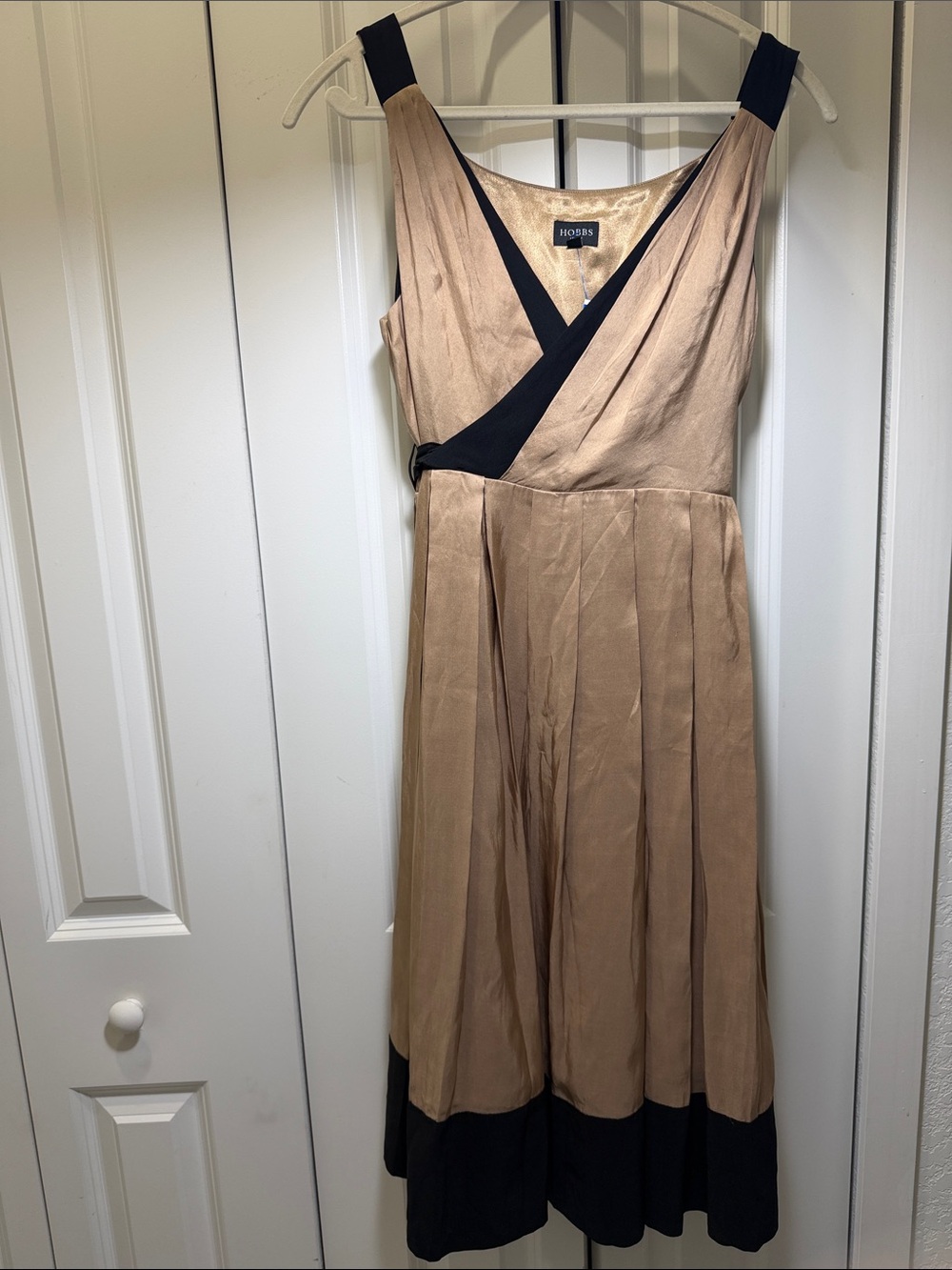 NWOT Hobbs London 100% Silk Pleated Midi Dress - Champagne/Black - Size 12